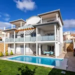 Luxury Vau With Private Heated Pool Villa *