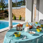 Villa Luxury Vau With Private Heated Pool *