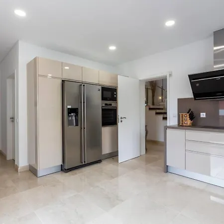 Villa Luxury Vau With Private Heated Pool *