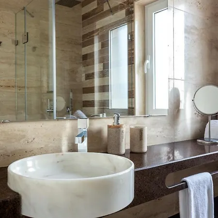 Luxury Vau With Private Heated Pool Willa