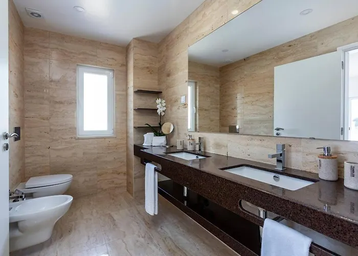 Villa Luxury Vau With Private Heated Pool *