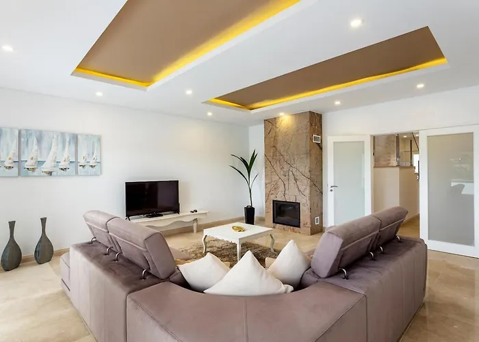 Luxury Vau With Private Heated Pool Villa