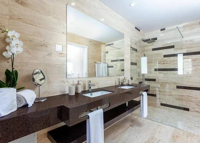 Вілла Luxury Vau With Private Heated Pool