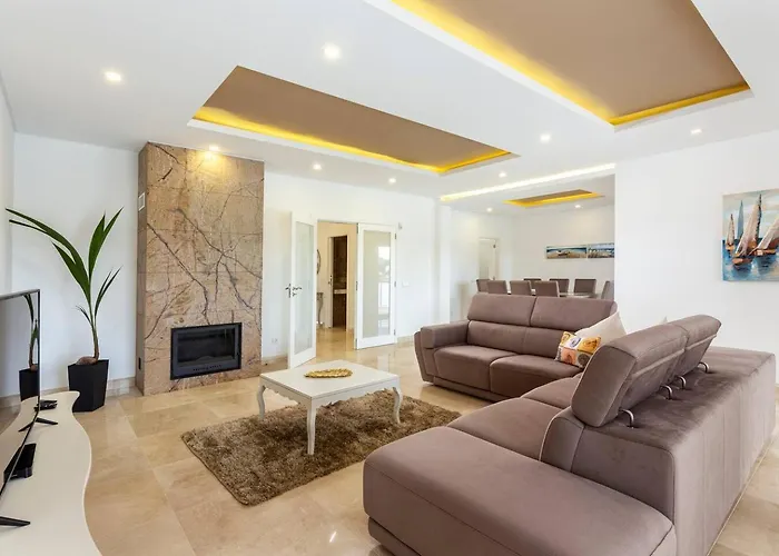 Вілла Luxury Vau With Private Heated Pool