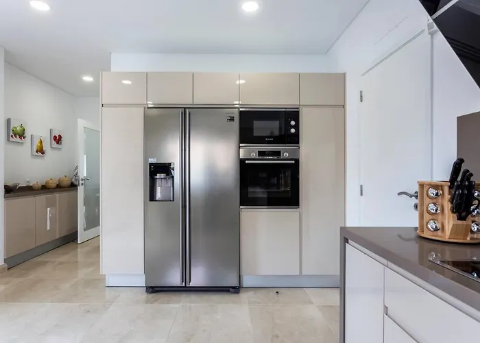 Luxury Vau With Private Heated Pool Villa *