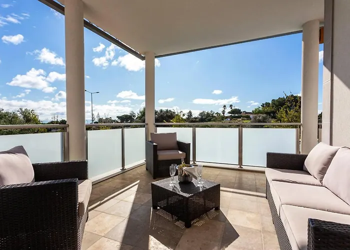 Luxury Vau With Private Heated Pool *