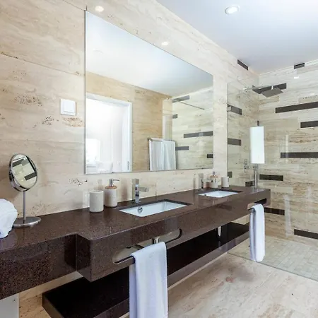 Villa Luxury Vau With Private Heated Pool