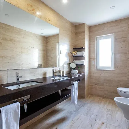 Luxury Vau With Private Heated Pool